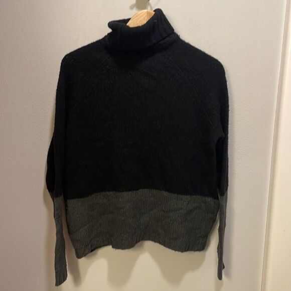 Vince woman’s black and grey two toned turtleneck wool sweater - Picture 8 of 10